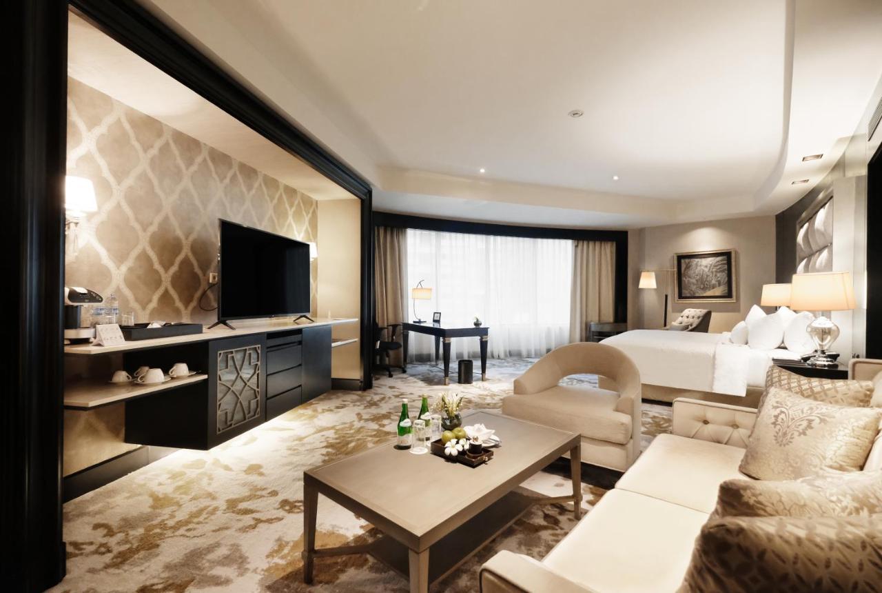 Hotel Ayana Midplaza